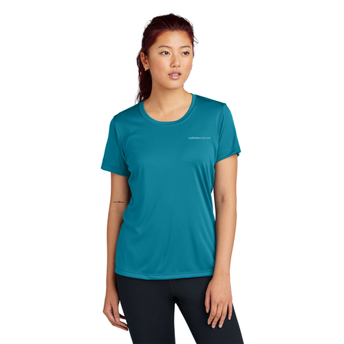Colorescience Perform - Scoop Neck in tropic blue on model with white logo. Colorescience Perform - Scoop Neck in tropic blue on model with white logo.