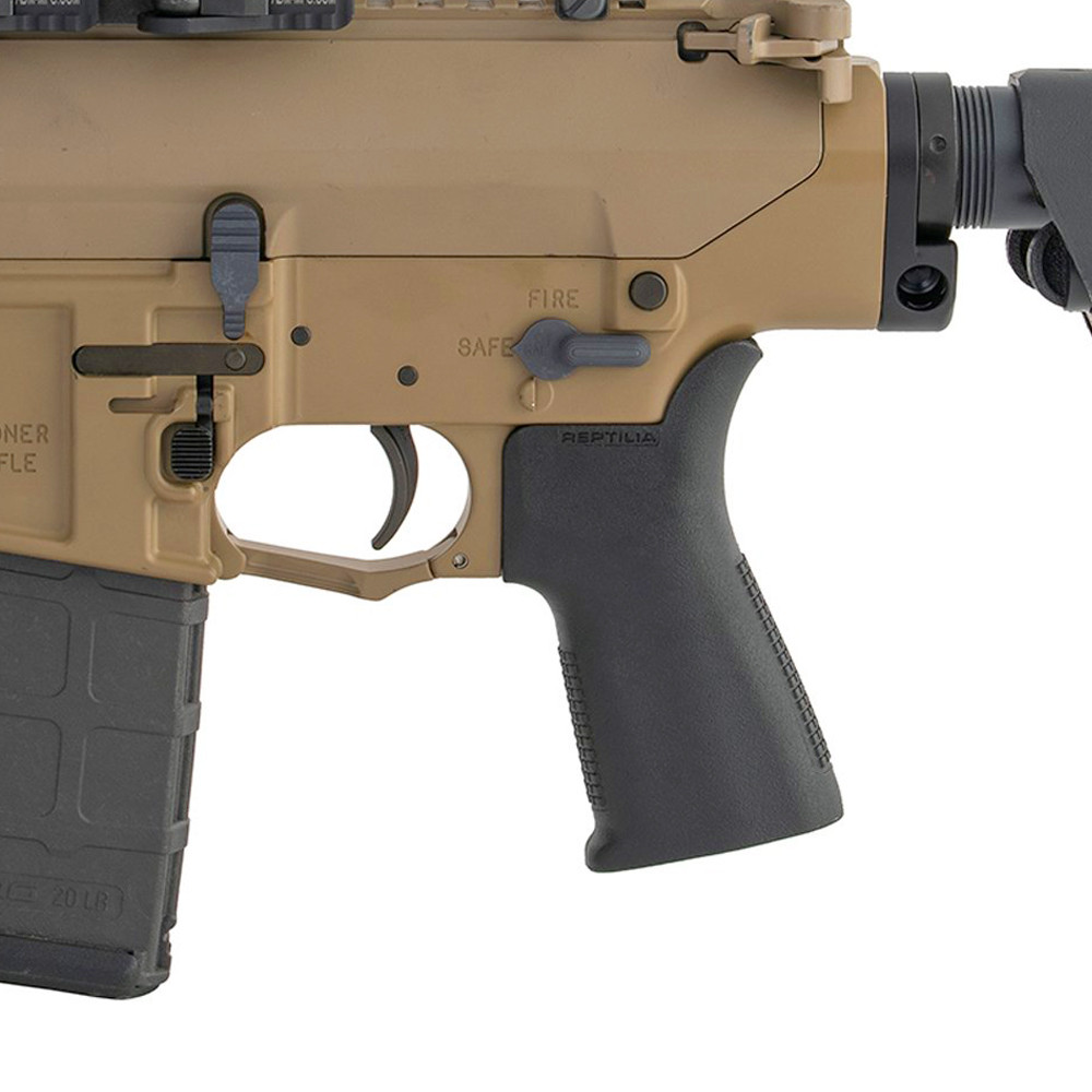 AR-15 / M16: 15° Vertical Polymer Grip - Black