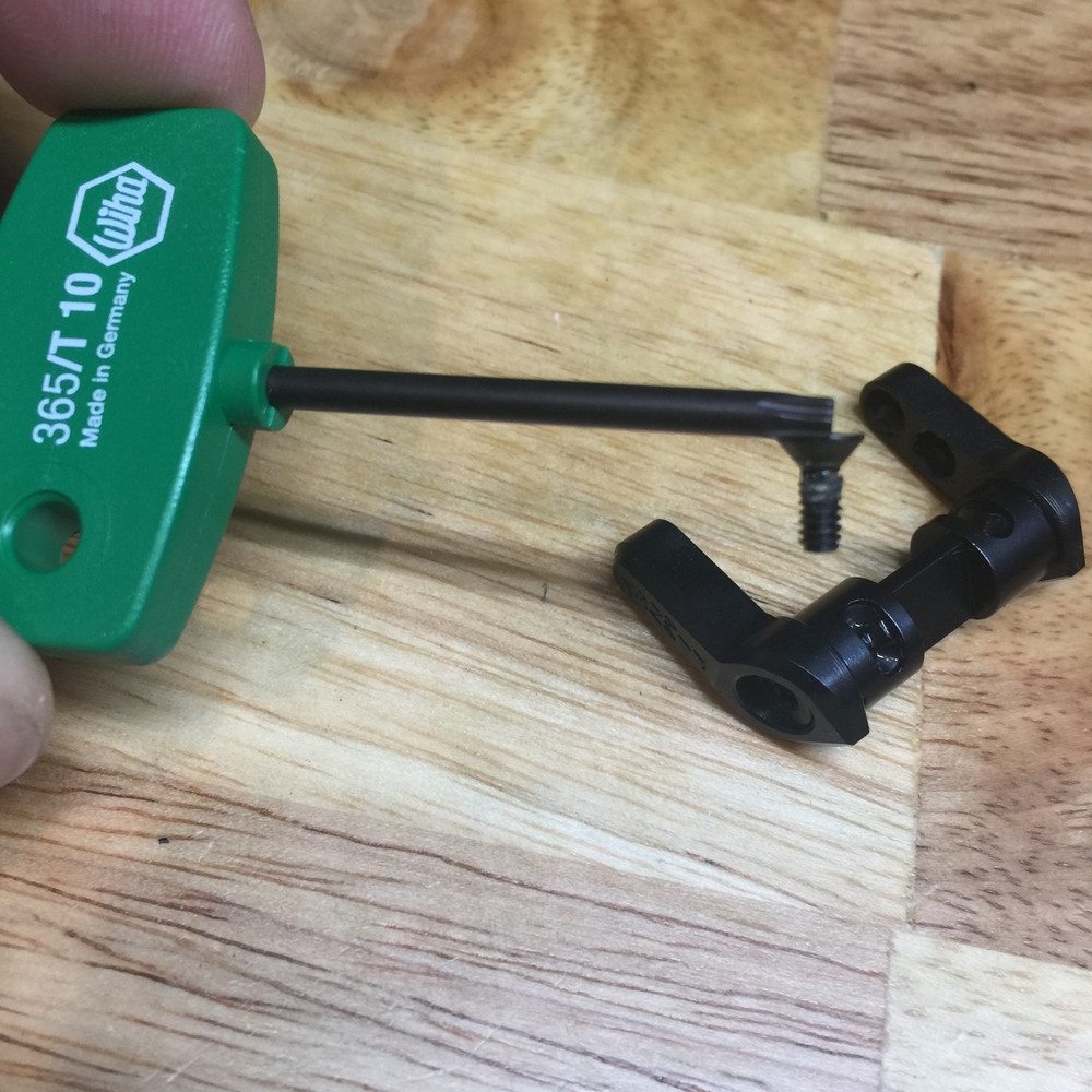 Magnetic Wrench not included (it comes with the Calvin Elite 660CE)