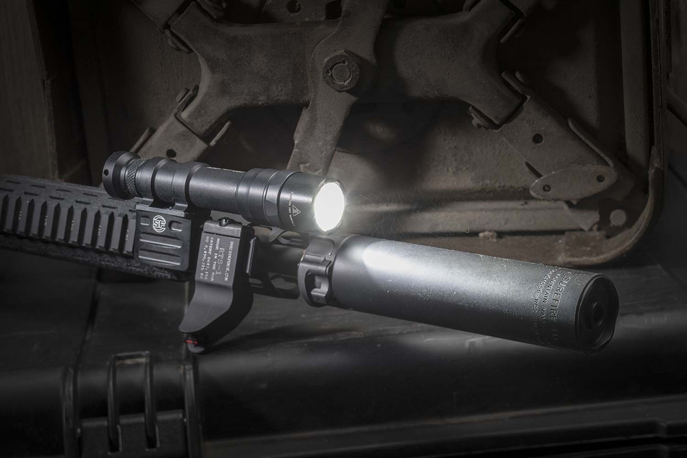 SUREFIRE M600DF Scout Light (Black, 1,500 Lumens) SUREFIRE M600DF Scout Light (Black, 1,500 Lumens)