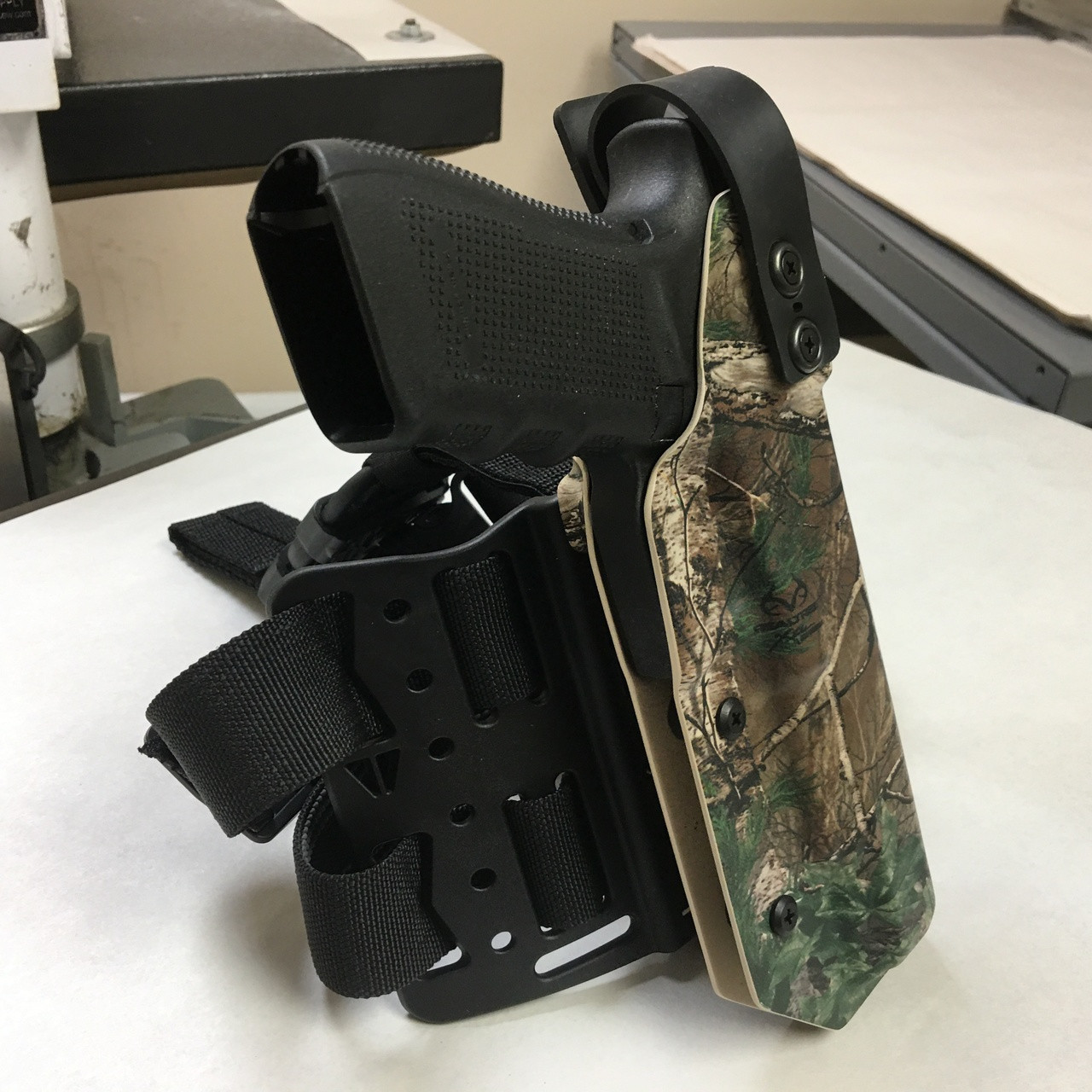 Matrix Tornado Universal Tactical Thigh / Drop Leg Holster - Camo / Right -  Hero Outdoors