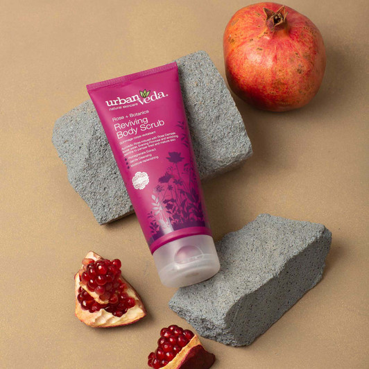 Reviving Body Scrub - Rose + Botanics 200ml