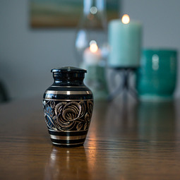 Villarose Keepsake Cremation Urn