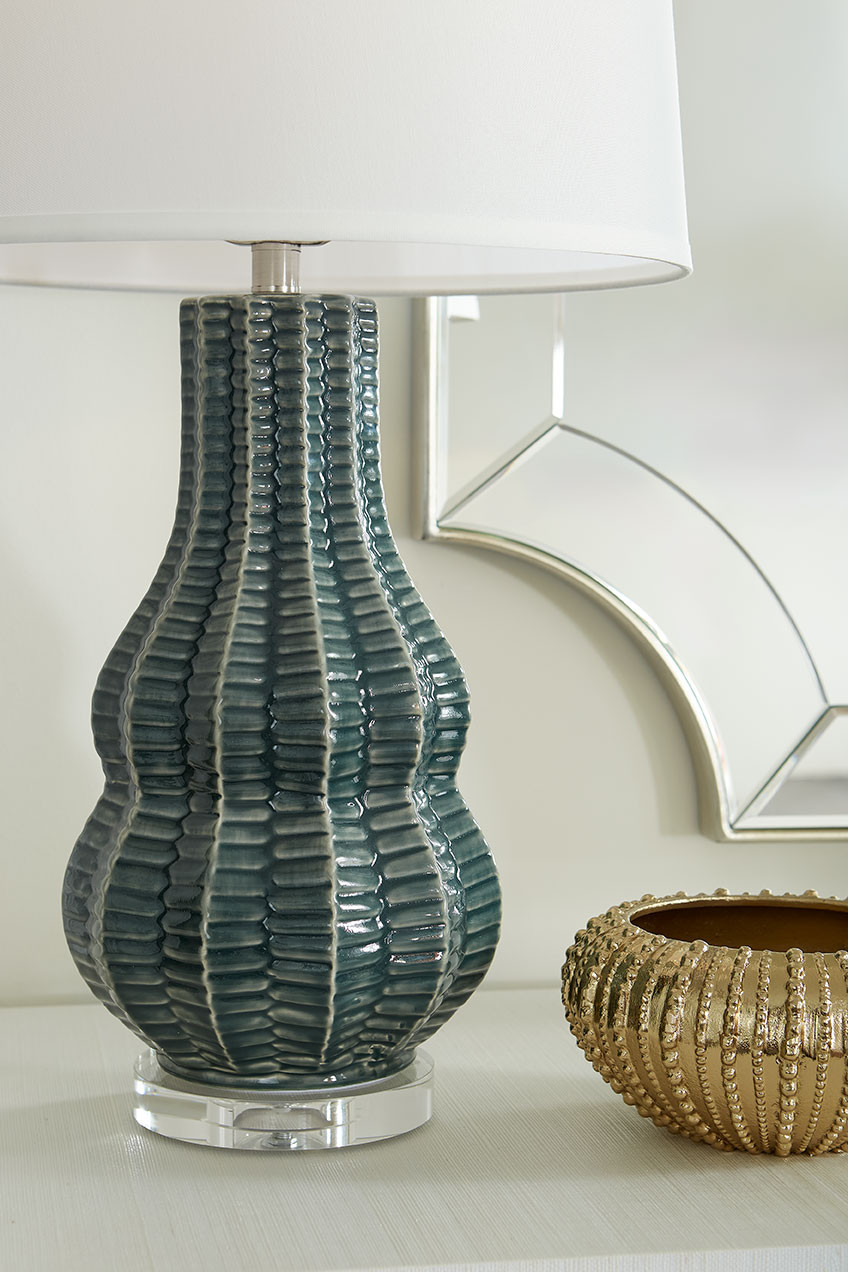 Quinn Lamp with Shade 17-inch White Linen, with Nickel, Veridian Green