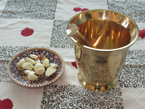 Handcrafted Uae Heavy Duty Mortar Pestle Lifestyle Visual