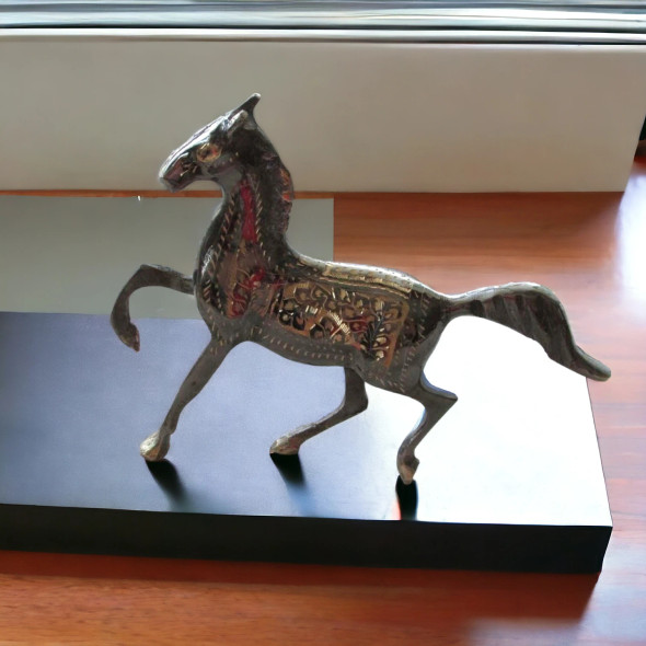 Handcrafted Metal Horse Sculpture Engraved Horse Lifestyle Visual