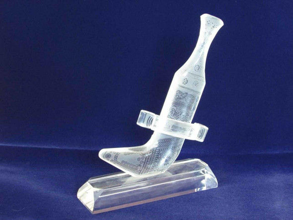 A 17cm tall optical crystal Omani Khanjar dagger sculpture standing on a solid glass base, refracting light.