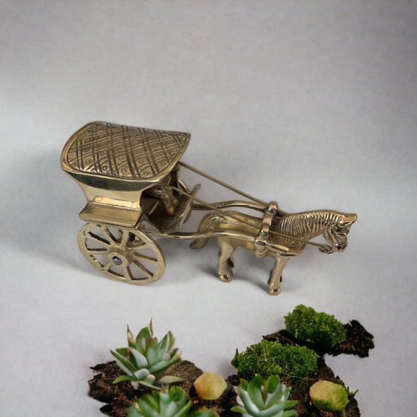 Artisan Artisan brass horse cart Decorative High-Resolution Product Shot