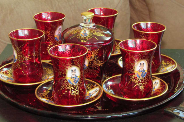 Side view of the Qajar tea glasses showing the elegant waist shape and the brilliant gold-leaf accents along the rim.