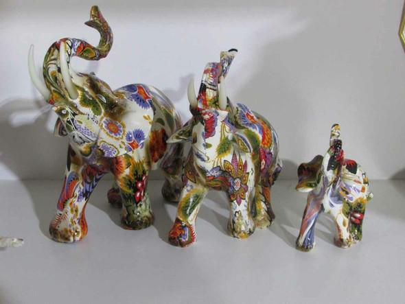 Luxury elephant statues , Mama , Papa & baby elephant statue Premium Design Showcase