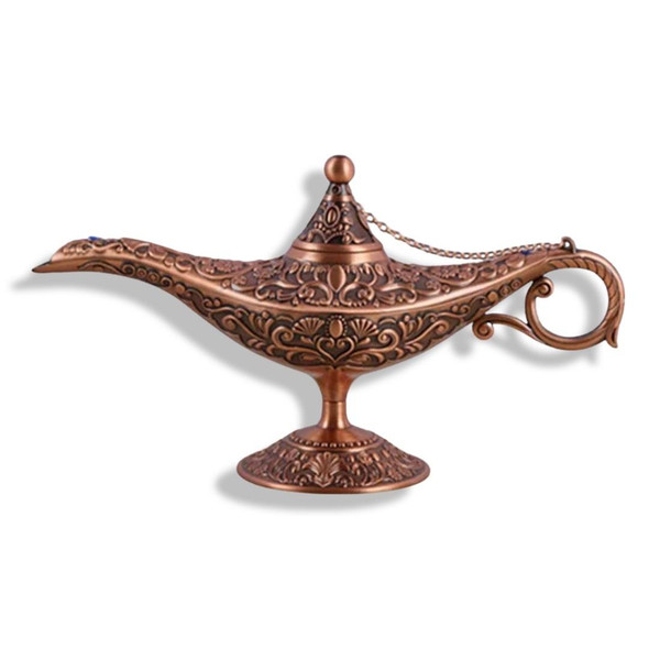 Detailed close-up of the 32 cm copper-toned Aladdin-style lamp, highlighting the ornate engravings, ideal for a memorable gift.