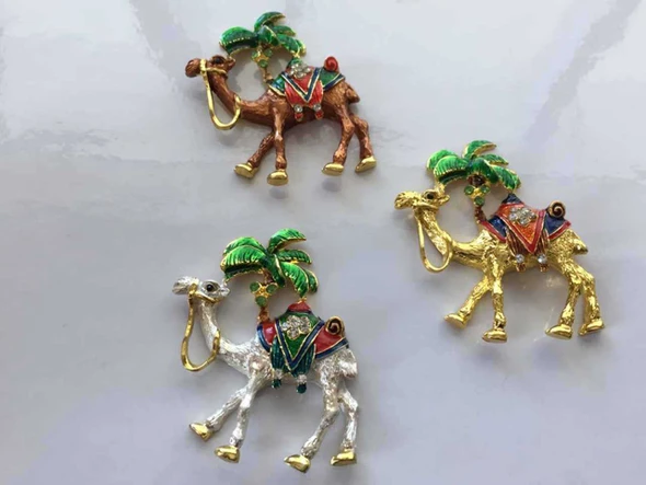 Luxury 3pcs Set Of Metal Camel Premium Design Showcase