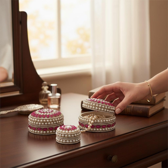 Luxury artisanal decorative boxes Luxury artisanal decorative boxes