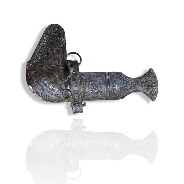 Exclusive Silver Color Omani Khanjar Omani Fine Craftsmanship Detail
