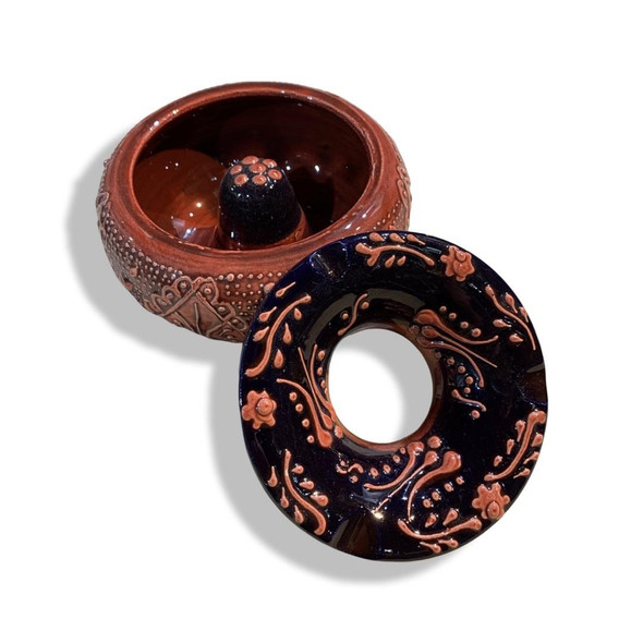 A premium 11 cm handmade Turkish ceramic ashtray featuring vibrant red hand-painted relief patterns and a high-gloss glaze.