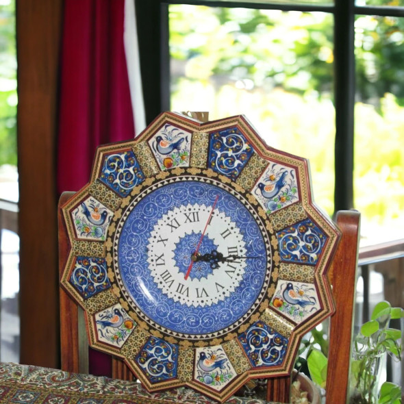 Exclusive Round Wooden 36x36 Fine Craftsmanship Detail