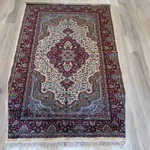 Exclusive Uae Beautiful Kashmiri Carpet Pure Fine Craftsmanship Detail