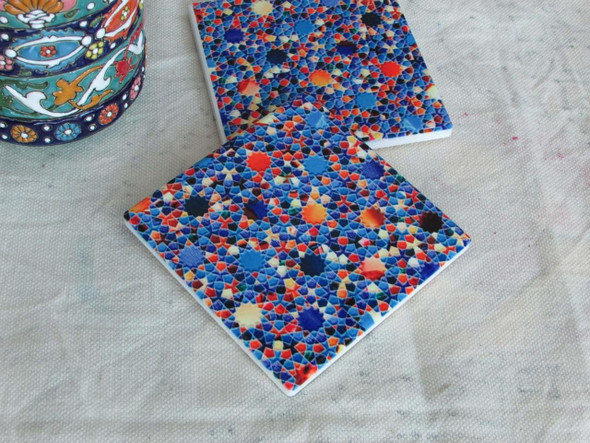 Close-up of the intricate mosaic motifs and the light-reflecting heat-resistant glaze on the 9 cm handmade ceramic coaster.