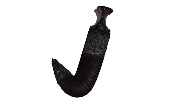 A sophisticated 32 cm traditional Khanjar dagger, perfect as a thoughtful gift for history buffs or collectors.
