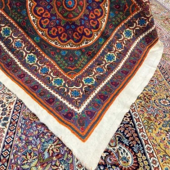 A professional interior lifestyle display of the 100x100 cm patchwork tablecloth, highlighting its square proportions and classic center medallion.
