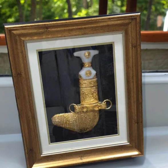 Traditional Khanjar Framed Golden Dagger | Premium Handcrafted Memento | High-end Gift - Luxury Handcrafted Art Craftihouse Dubai