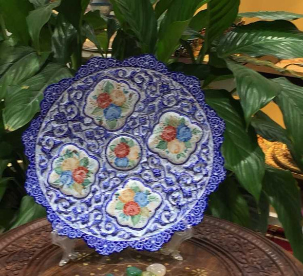 A professional product display shot of the 25 cm copper Minakari dish positioned against a natural green background.