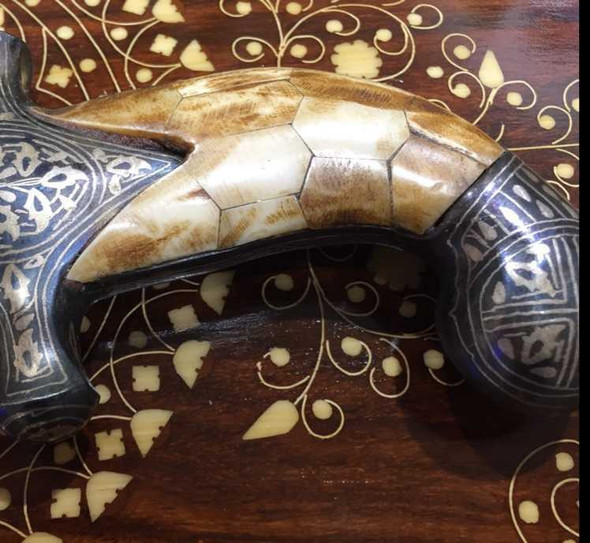Detailed close-up of the handcrafted metalwork on the 33 cm decorative dagger scabbard, highlighting the precision hand-engraved floral rosettes and gold wire scrollwork over a dark metallic background.