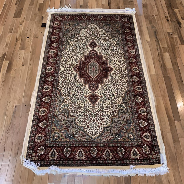 Handmade Kashmiri Silk Carpet 4x6 Feet Perfect For Your Home Handmade Pure Synthetic Silk Carpet | Premium Handcrafted Gift & Cultural Souvenir - Luxury Handcrafted Art Craftihouse Dubai
