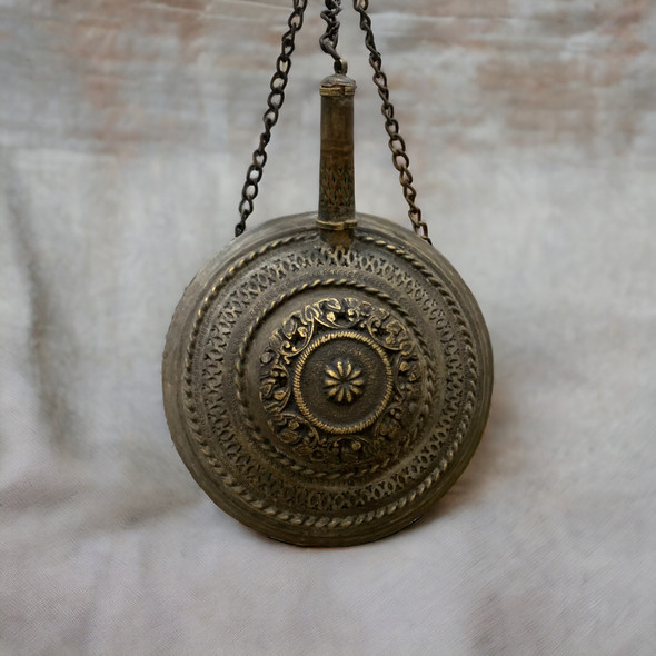 Premium Engraved Metal Military Gun Powder Flask Timeless Elegance And Functional History . High-Quality Design