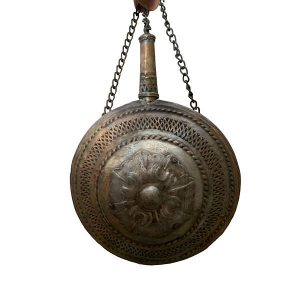 Exclusive Hand-engraved Military Gun Powder Flask Vintage Home Decor Event Decor Timeless Elegance Functional History Heritage Collection Detail