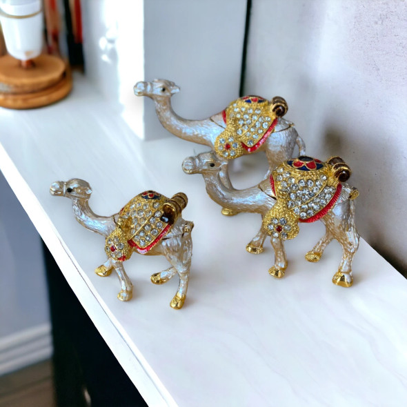 Exclusive Promotional Camel Family Set Heritage Collection Detail