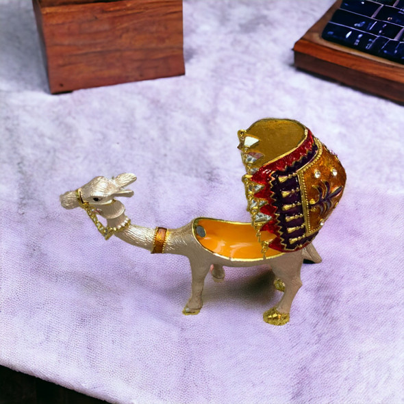 Exclusive Bahrain Camel Statue Stunning Sarcastic Heritage Collection Detail