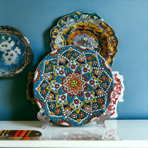 Exclusive Hand-Painted Earthenware Plate Heritage Collection Detail