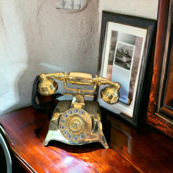 Exclusive Uae Vintage Style Brass Desktop Heritage Collection Detail