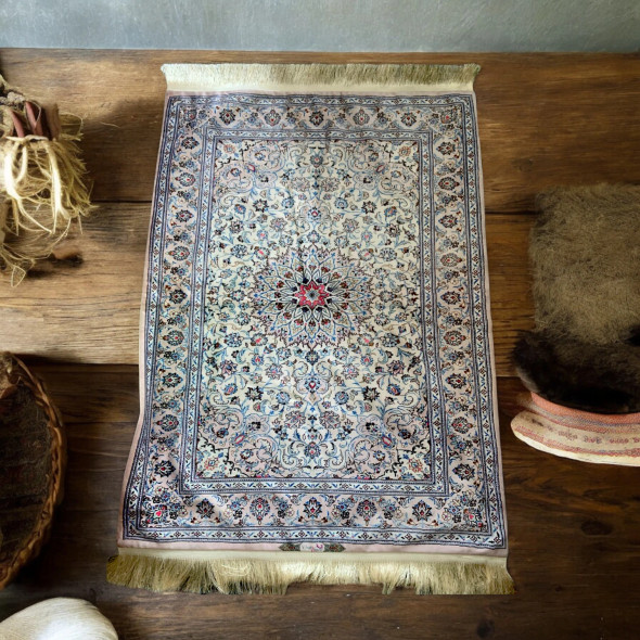Exclusive Luxurious Oriental Carpet Pattern Velvet Mat Heritage Collection Detail