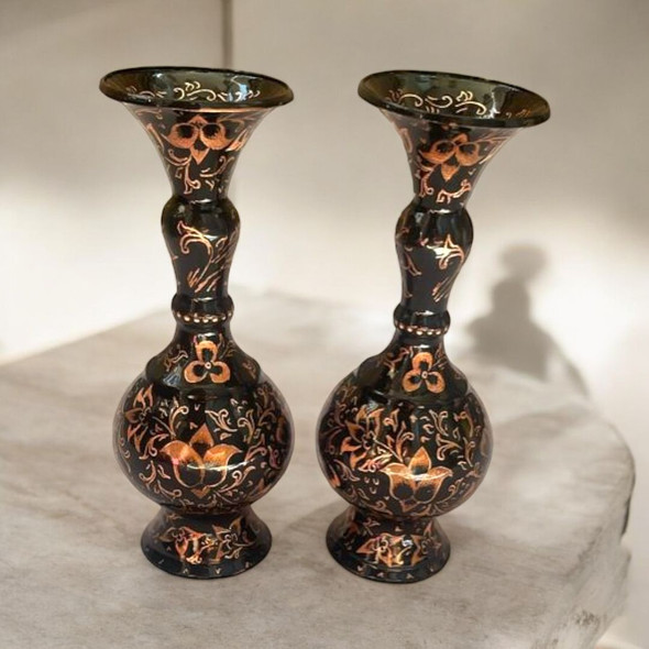 Close-up of the delicate hand-engraved bird and flower motifs on the 16 cm copper vase, highlighting the golden copper lines.