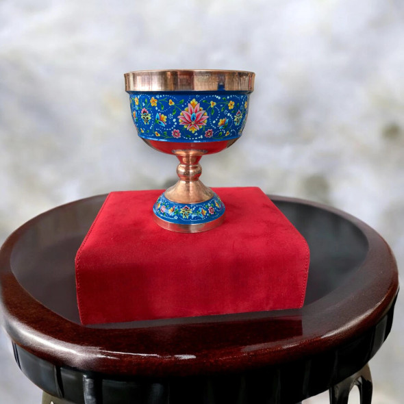 A sophisticated 16 cm Mes Pardaz copper piece, combining polished copper with exquisite hand-painted artistry for home decor.