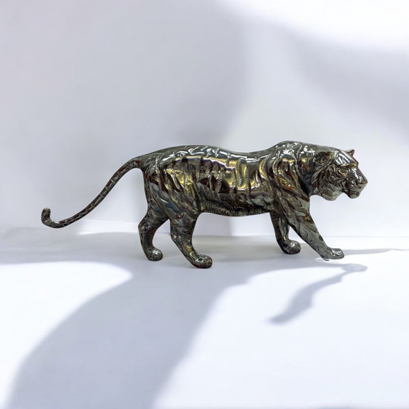 Close-up of the intricate hand-cast muscular detailing and the realistic facial expression on the 45 cm bronze tiger statue.