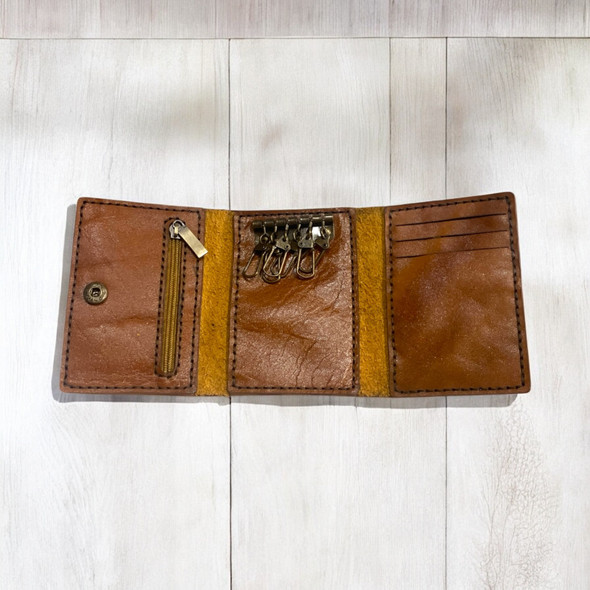 Luxury Luxury Handmade Natural Leather Key Holder Wallet Artisan Detail View