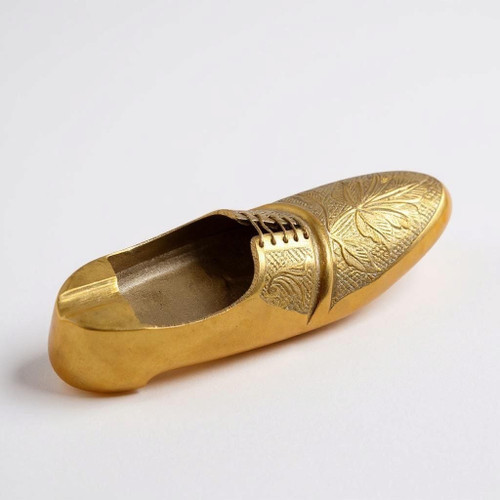 A detailed 15 cm brass ashtray crafted in the unique shape of a vintage shoe.
