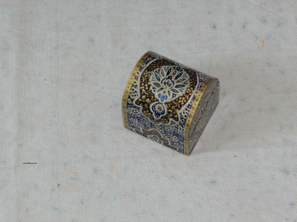A beautifully handcrafted camel bone miniature box, showcasing traditional artistic techniques, ideal as a luxury gift.
