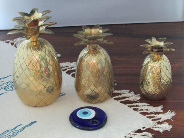 Luxury Uae 3pcs Golden Color Brass Premium Design Showcase