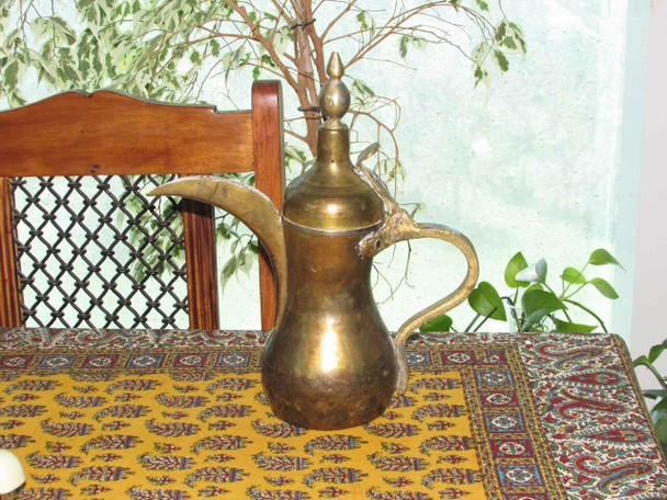 Exclusive Arabic Antique Arabic Brass Dallah Fine Craftsmanship Detail