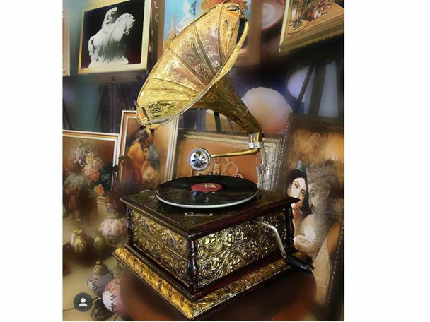 Luxury Uae Vintage Brass Inlaid Gramophone Premium Design Showcase