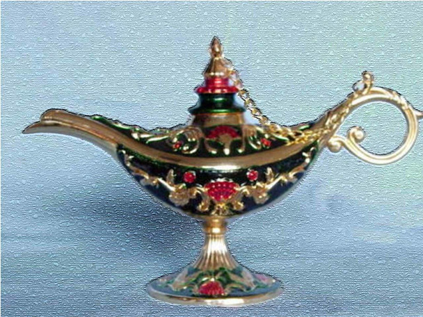 A beautiful 12x8 cm decorative lamp, an elegant and memorable souvenir gift for tourists visiting Dubai. Find your perfect memento at Craftihouse.