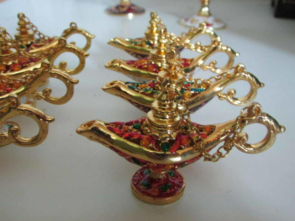 A miniature 6x4 cm purple and gold magic Aladdin lamp souvenir from Dubai made from zinc alloy.
