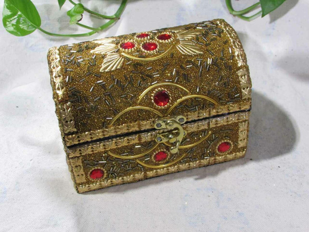 A stunning 15x10 cm ornate jewelry box featuring intricate beading and red stone accents