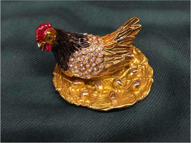 Luxury decorative metal statue , chicken and eggs statue Premium Design Showcase