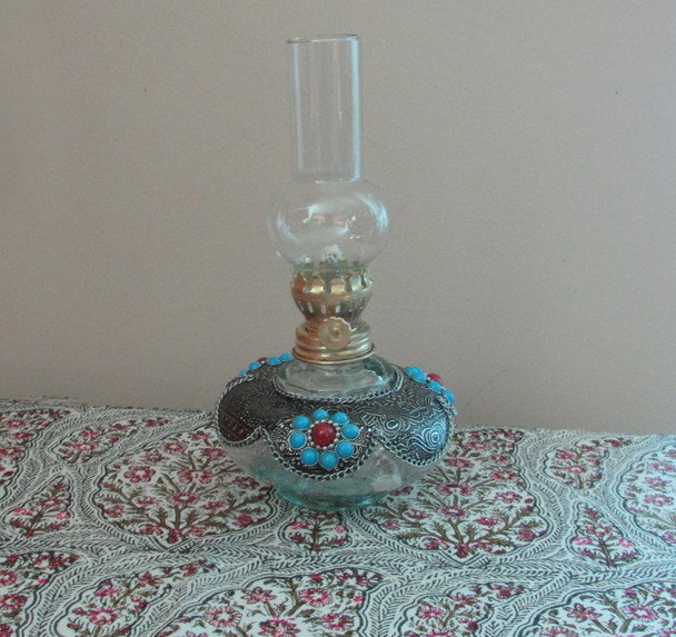 Luxury Artificial Jeweled Ornamented Kerosene Lamp Premium Design Showcase