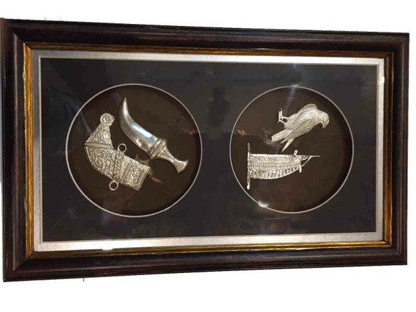 Luxury Silver Metal Silver Wall Mount Premium Design Showcase